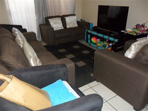 3 Bed Apartment in Zwartkop
