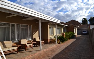 6 Bedroom House in LesMarais