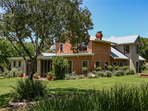 4 Bedroom House in Kyalami AH