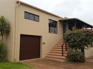 3 Bed Townhouse in Stilbaai