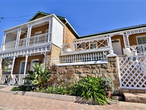 4 Bed House in Mossel Bay Central