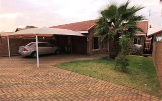 3 Bedroom Townhouse in Erasmus