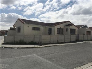 3 Bed House in Strandfontein