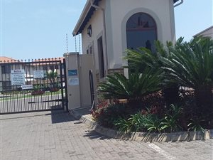 120 m² Commercial space in Carlswald Estate