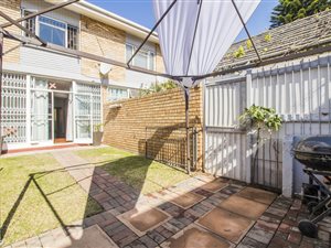 2 Bed Townhouse in Rietfontein
