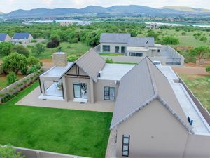 3 Bedroom House in Leloko