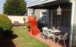 2 Bedroom Apartment in Willow Park Manor
