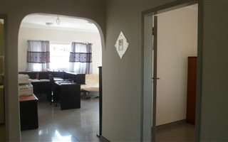 186 m² Office Space in Crown Gardens
