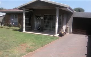 3 Bedroom House in Vanderbijlpark CW1