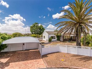 3 Bedroom House in Van Riebeeckstrand