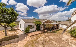 3 Bedroom House in Van Riebeeckstrand