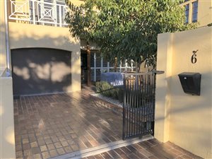 3 Bed Townhouse in Montclair