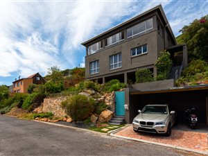 4 Bed House in Glencairn