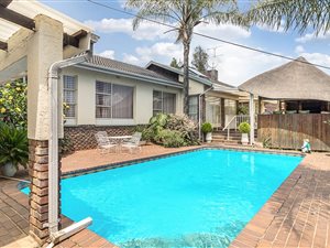 4 Bed House in Honey Hill