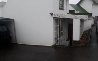 2.5 Bedroom Simplex in Caversham Glen