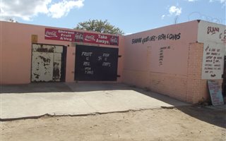 1000 m² Commercial space in De Doorns