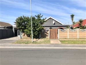 4 Bed House in Matroosfontein
