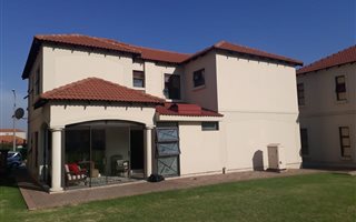 4 Bedroom Townhouse in Emfuleni Golf Estate