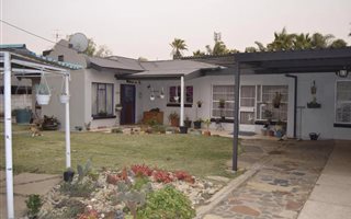 3 Bedroom House in Wilgehof