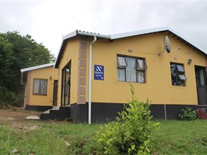 4 Bed House in Lovu