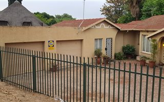 3 Bedroom House in Halfway House