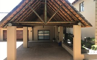 4 Bedroom House in Kosmos