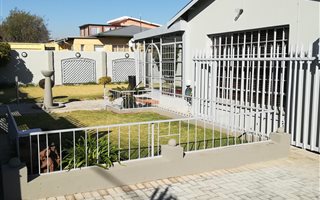 3 Bedroom House in Crown Gardens