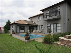 5 Bed House in Woodland Hills