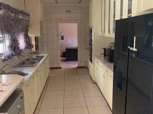 5 Bed House in Monument Heights