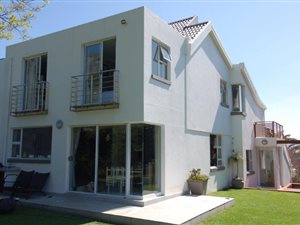 3 Bed House in Devils Peak Estate