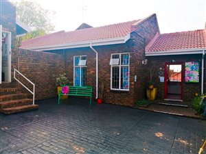 355 m² Commercial space in Moreleta Park
