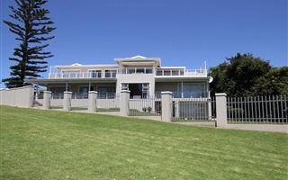 4 Bedroom House in Signal Hill