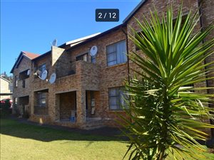 2 Bed Townhouse in Roodekrans
