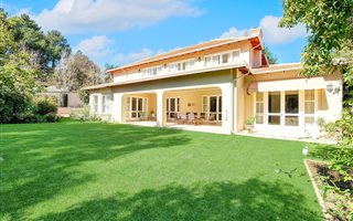 4 Bedroom House in Hyde Park