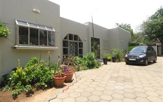 5 Bedroom House in Country View