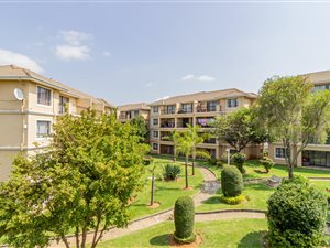 3 Bed Apartment in Halfway House