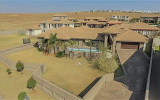 4 Bedroom House in Bankenveld