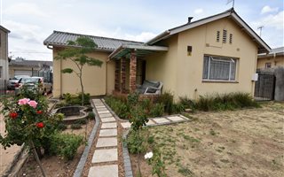 2 Bedroom House in Langvlei