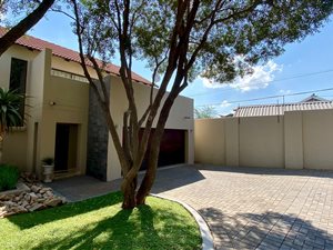 2 Bed Townhouse in Menlo Park