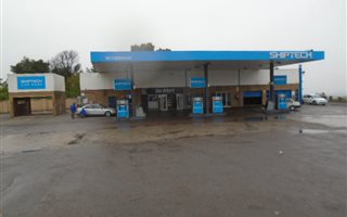 3817 m² Retail Space in Kloof
