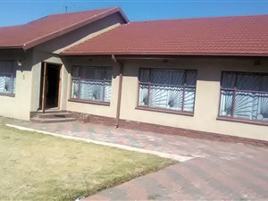 4 Bed House in Bonanne
