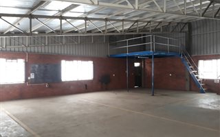 200 m² Industrial space in Alton