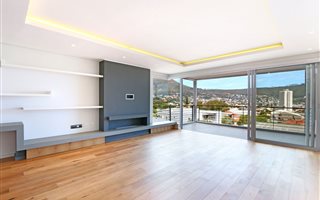 2 Bedroom Apartment in Vredehoek
