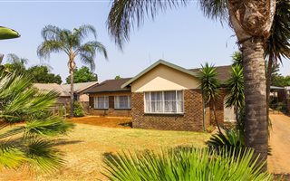 5 Bedroom House in Meyerspark