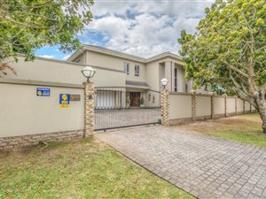 6 Bedroom House in Sunridge Park