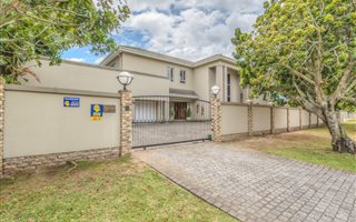 6 Bedroom House in Sunridge Park