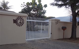1 Bedroom Garden Cottage in Bendor