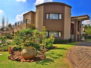 5 Bed House in Eagle Canyon Golf Estate