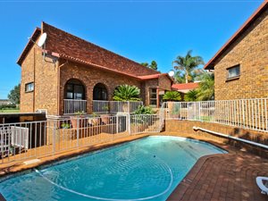 5 Bed House in Bruma