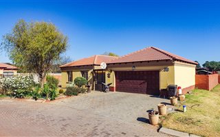 3 Bedroom House in Denneoord